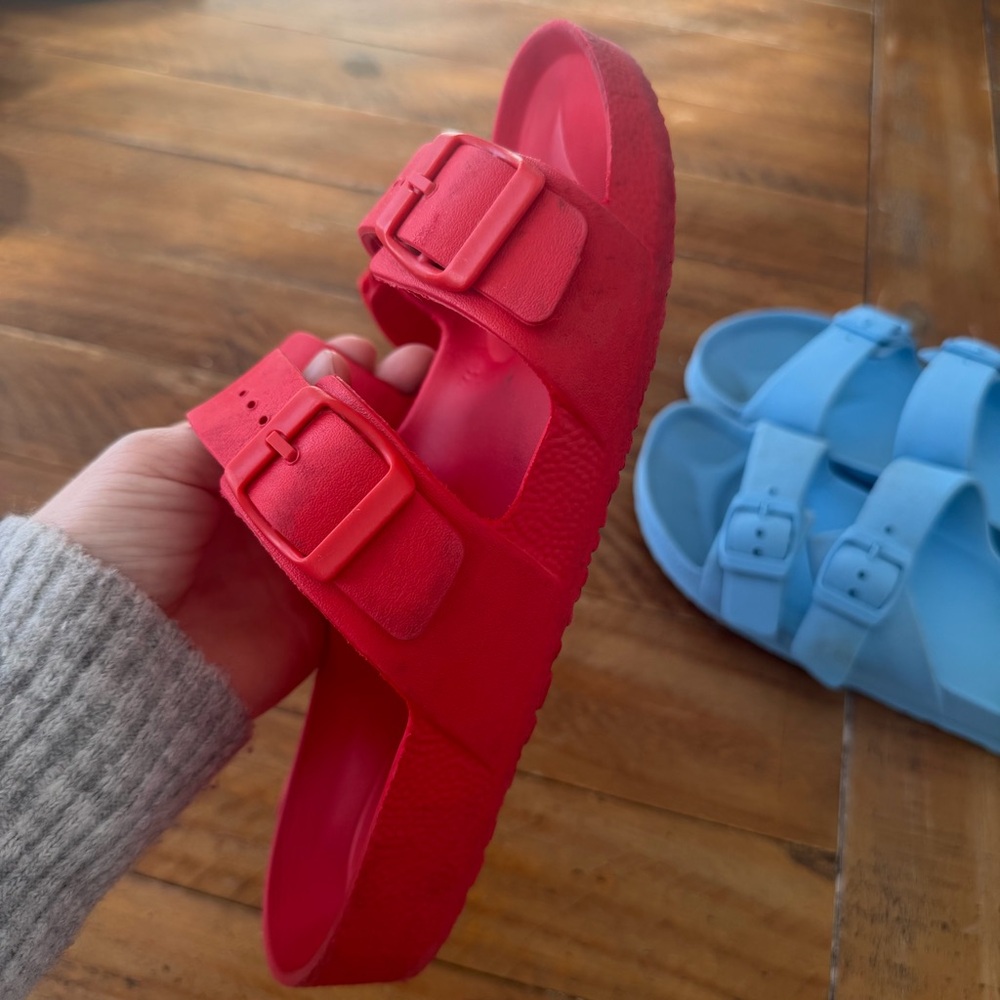 Shade & Shore Red and Blue Women's Sandals - Picture 6 of 7